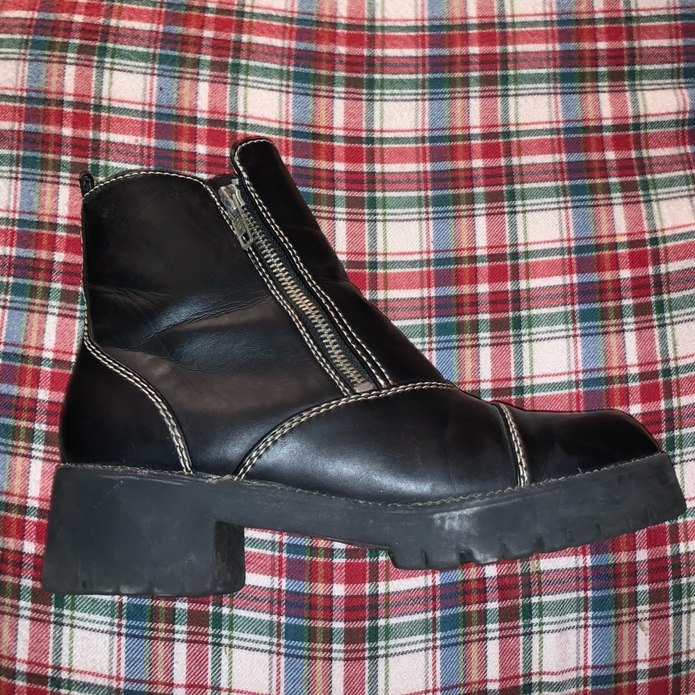 Combat boots